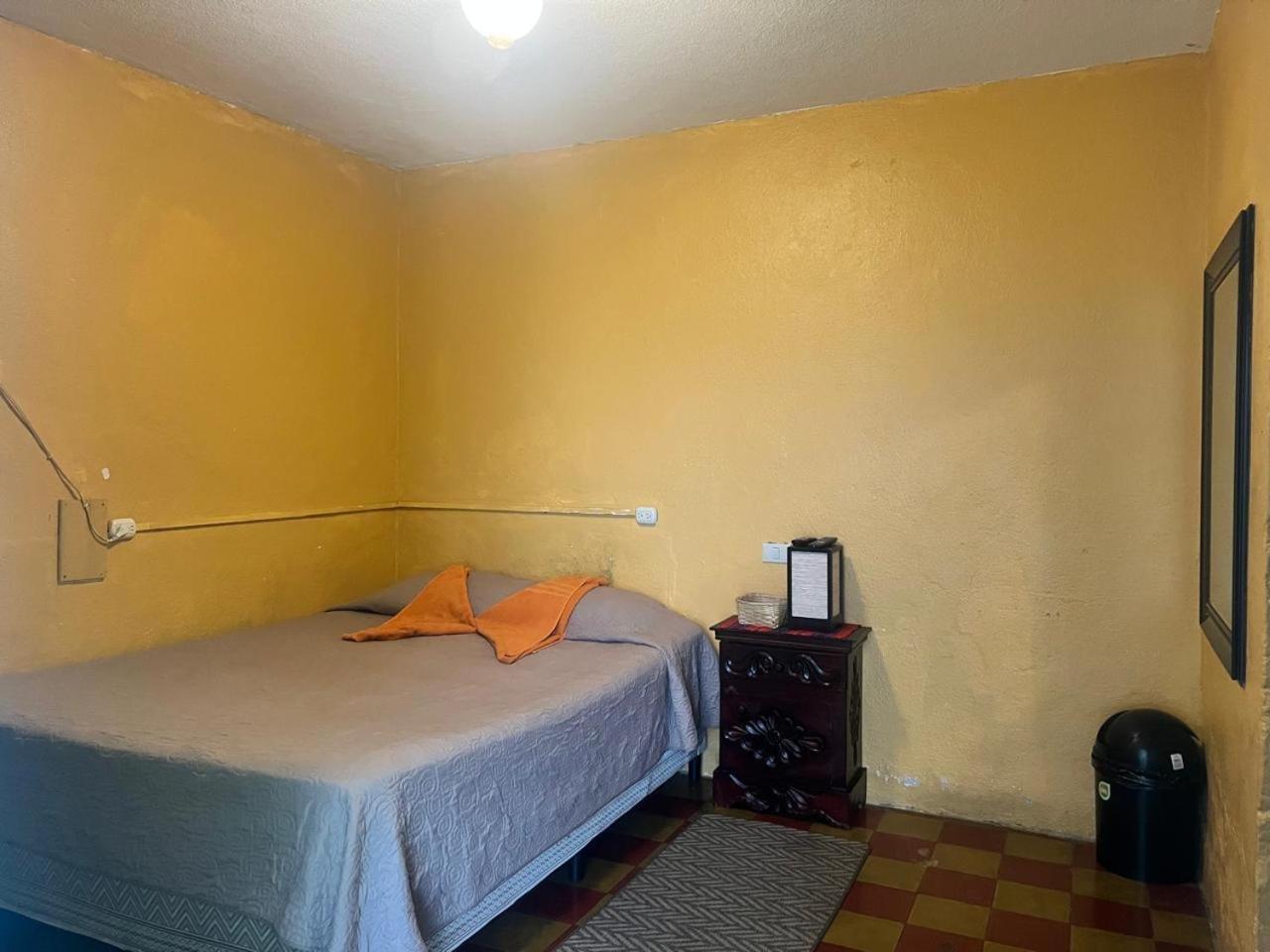 Hotel Alma Maya Antigua Exteriör bild