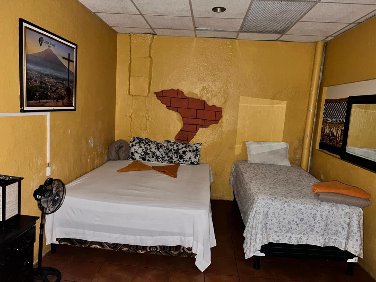 Hotel Alma Maya Antigua Exteriör bild