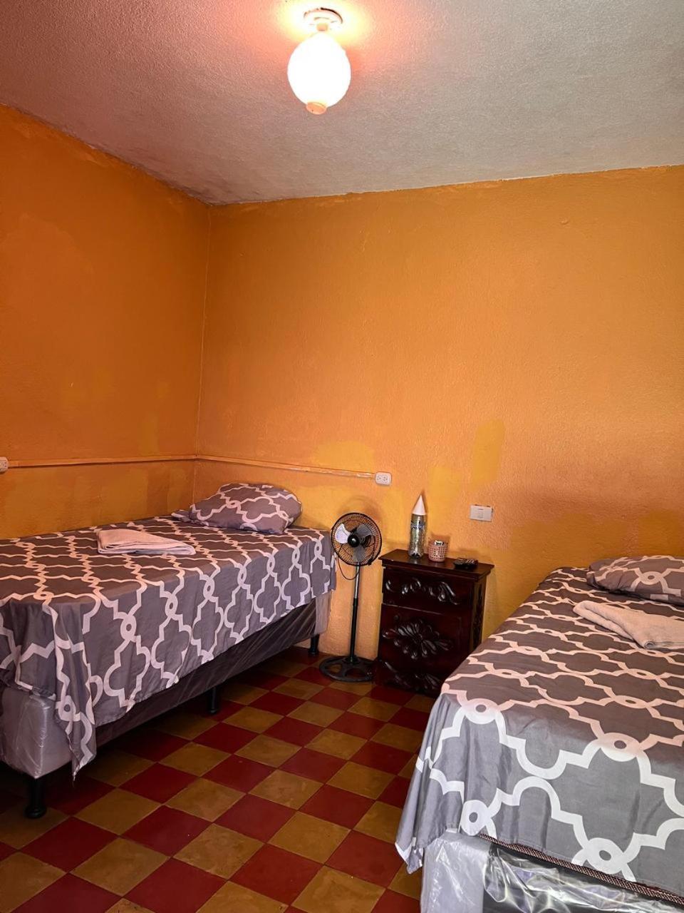 Hotel Alma Maya Antigua Exteriör bild