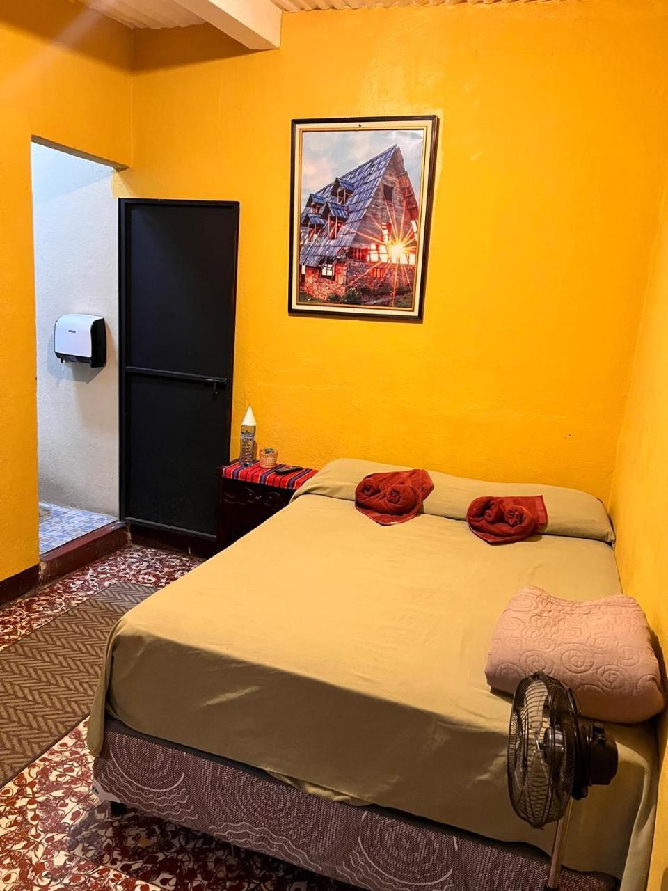Hotel Alma Maya Antigua Exteriör bild