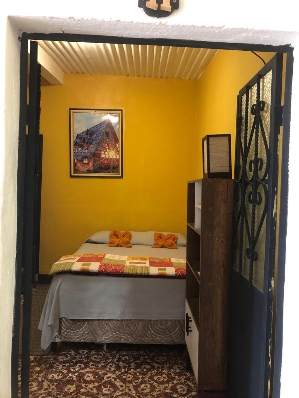 Hotel Alma Maya Antigua Exteriör bild