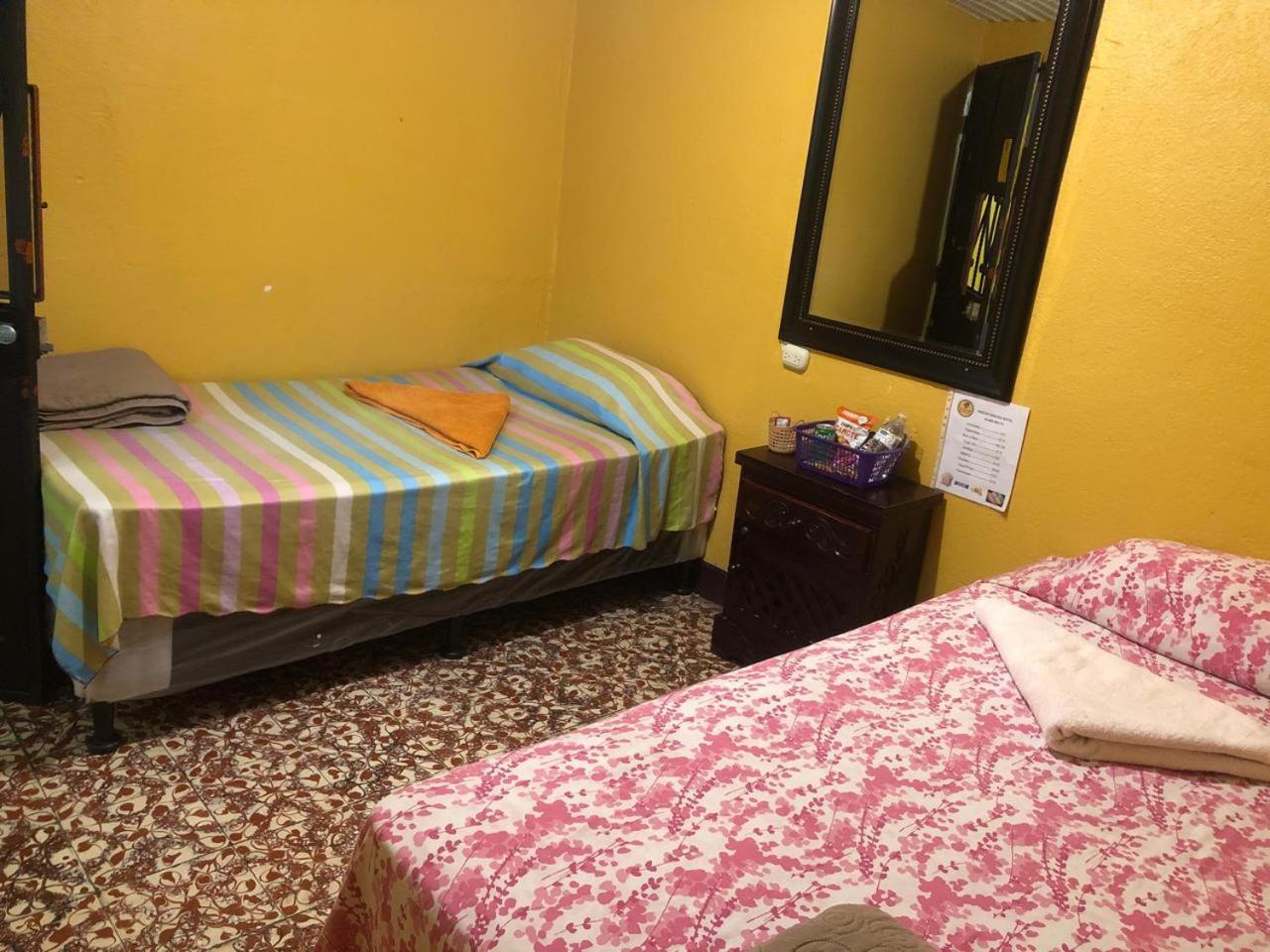 Hotel Alma Maya Antigua Exteriör bild